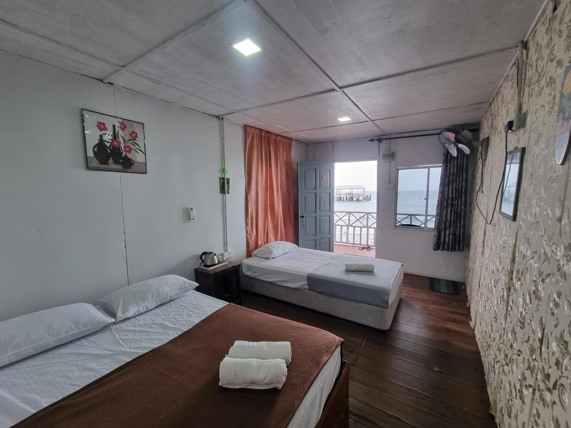 Mukut Seaview Hotel Kampong Mukut Room photo